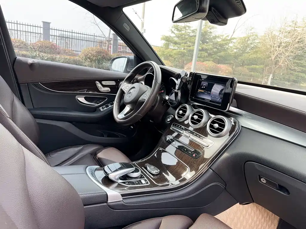 Mercedes-Benz GLC 2017 GLC 260 4MATIC luxury model купить на сайте DeffCars