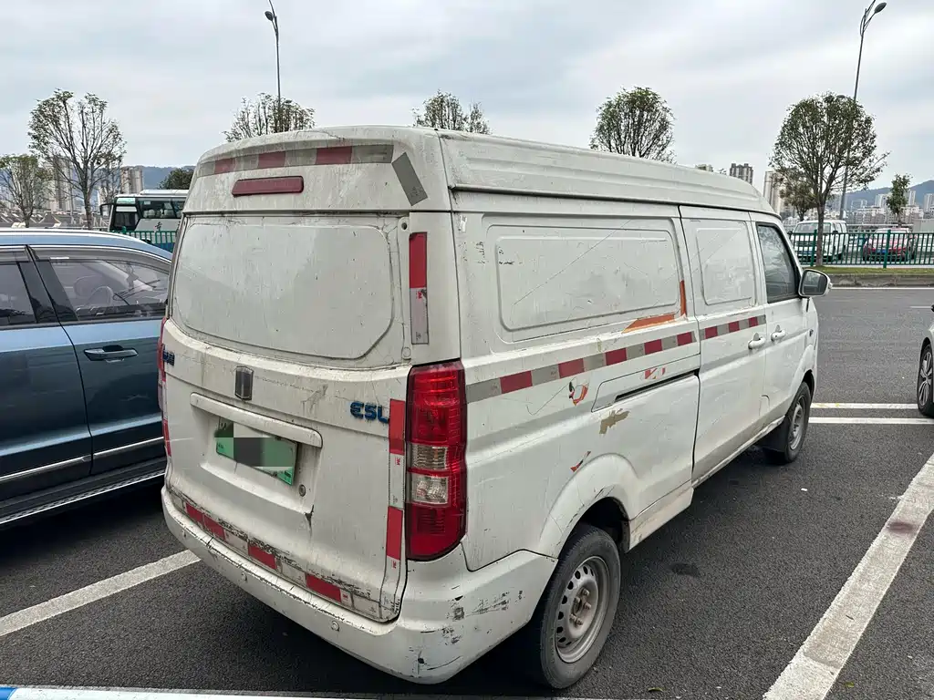 Long range E5 2019 enclosed truck купить на сайте DeffCars