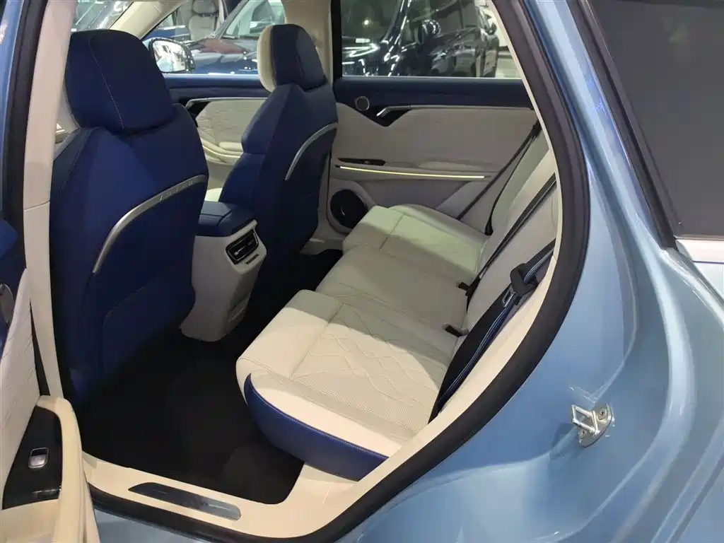 Lantu FREE 2021 four-wheel drive pure electric first commemorative edition exclusive luxury package купить на сайте DeffCars