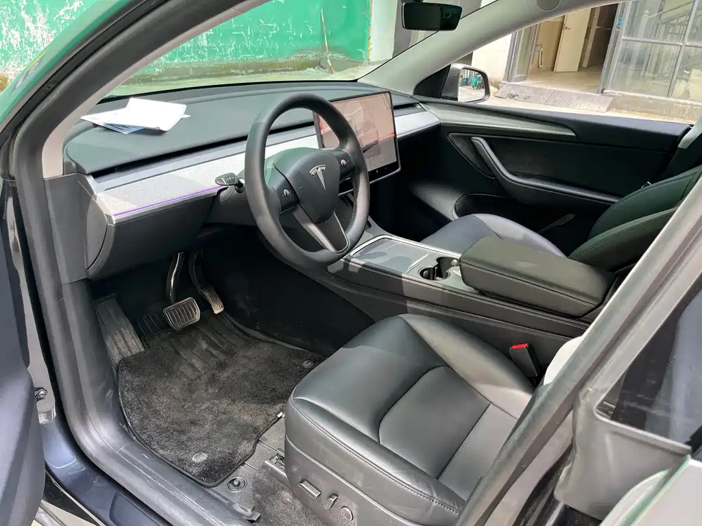 Model Y 2024 rear-wheel drive version купить на сайте DeffCars