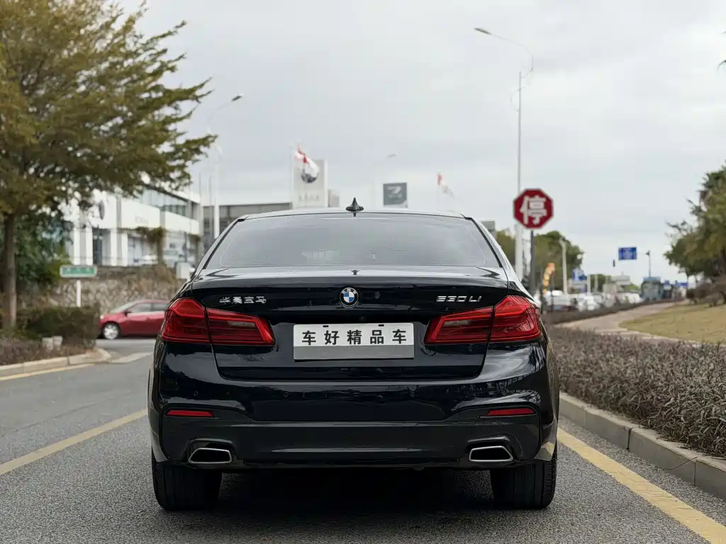 BMW 5 Series 2018 facelift 530Li leading M sports package купить на сайте DeffCars