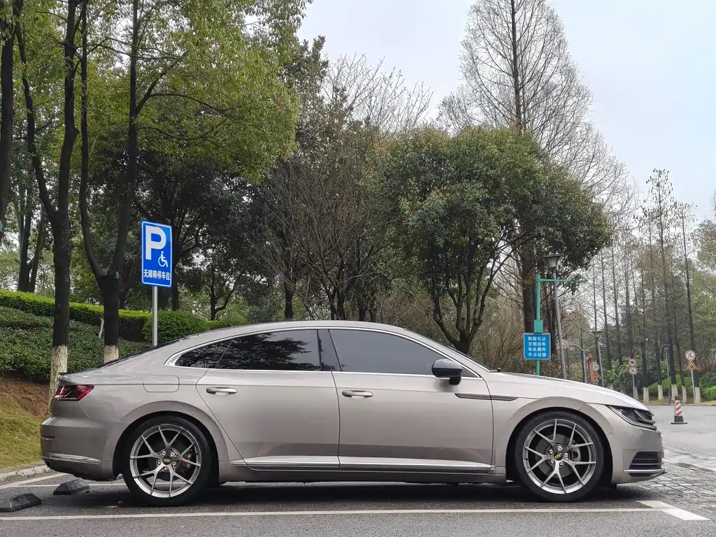 FAW-Volkswagen CC 2019 330TSI Charming Edition National V купить на сайте DeffCars
