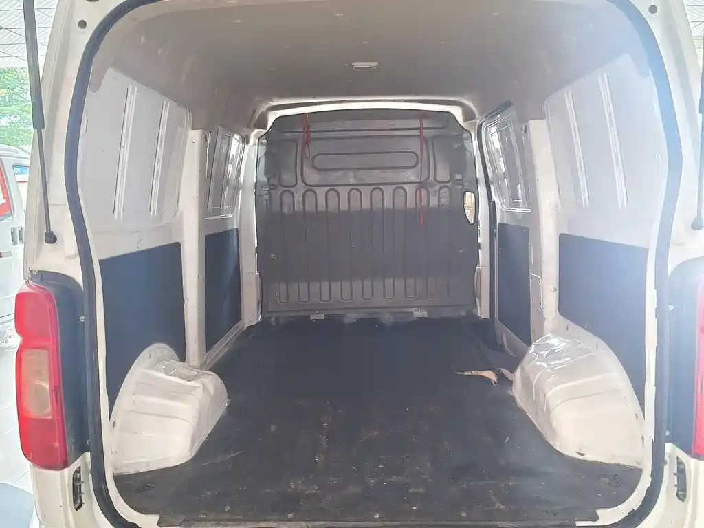 Changan Ruixing EM60 2021 pure electric van transporter 70kW купить на сайте DeffCars