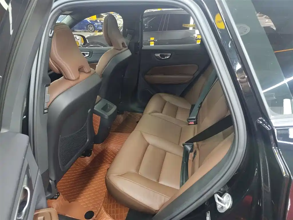 Volvo XC60 2024 B5 four-wheel drive Zhiyi Luxury Edition купить на сайте DeffCars