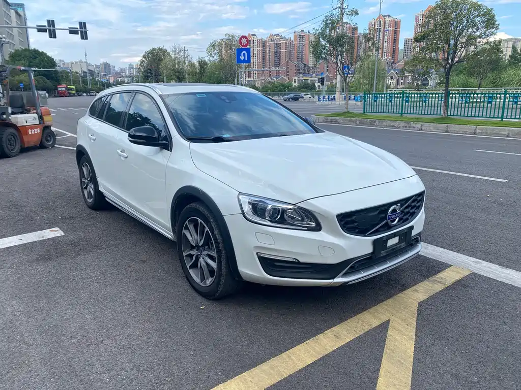 Volvo V60 2017 Cross Country T5 AWD National V купить на сайте DeffCars