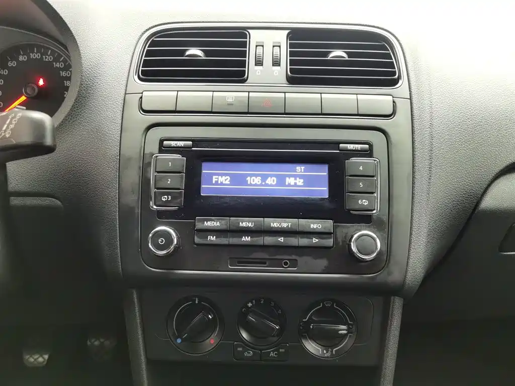 Polo 2013 1.4L manual fashion version купить на сайте DeffCars