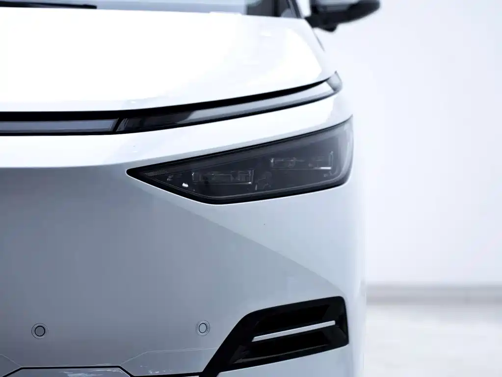 Xpeng X9 2025 pure electric 740 long battery life Max купить на сайте DeffCars