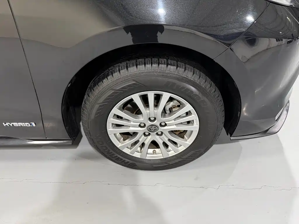 SIENNA 2021 2.5L Hybrid Premium Edition купить на сайте DeffCars