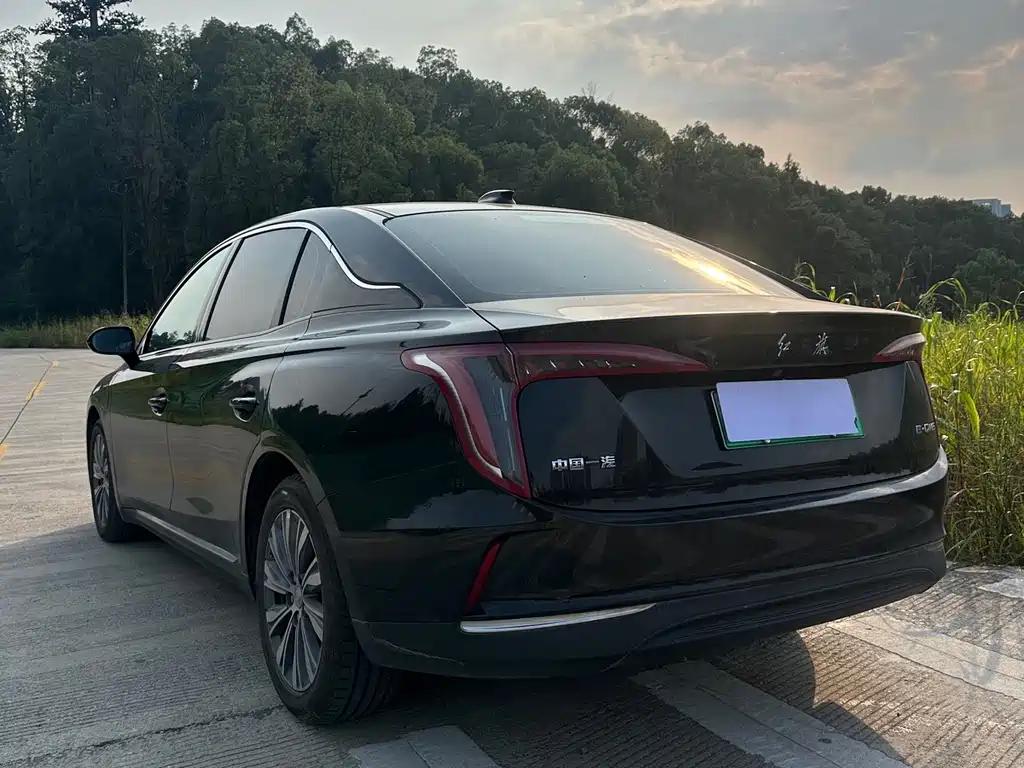 Hongqi E-QM5 2022 431km Charging Enjoyment Edition купить на сайте DeffCars