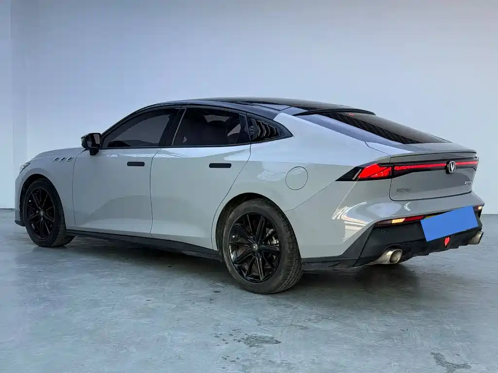 Changan UNI-V 2022 1.5T premium model купить на сайте DeffCars