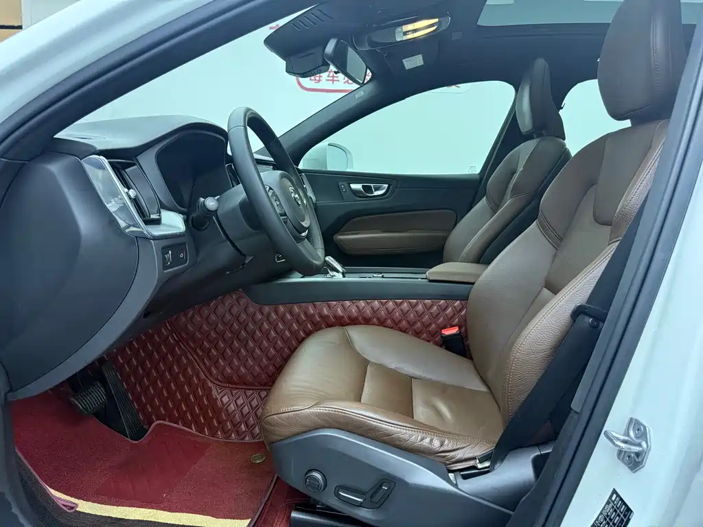 Volvo XC60 2022 B5 four-wheel drive Zhiyi Luxury Edition купить на сайте DeffCars