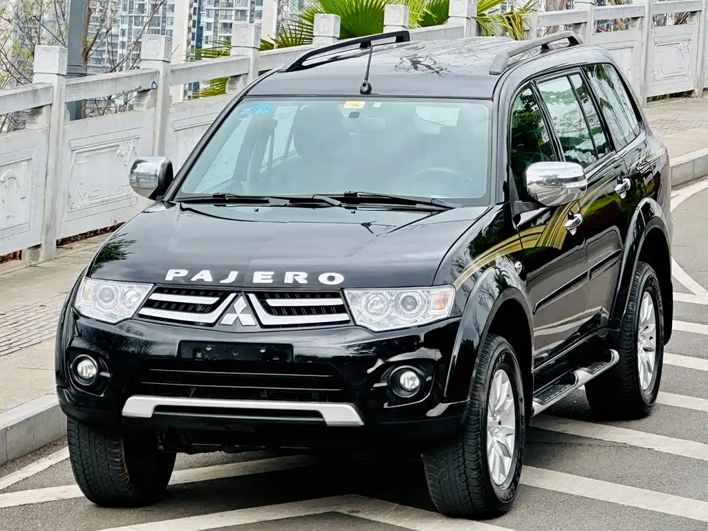 Pajero Jinchang 2013 3.0L automatic four-wheel drive executive version купить на сайте DeffCars