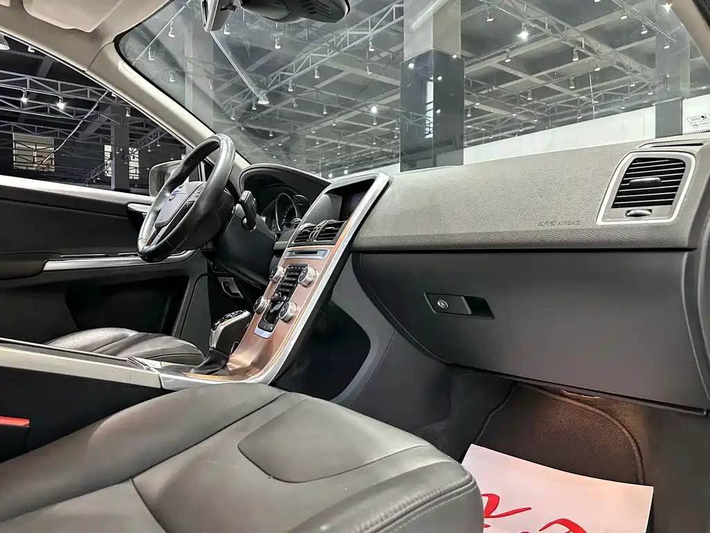 Volvo XC60 2017 T5 Smart Travel upgraded version купить на сайте DeffCars