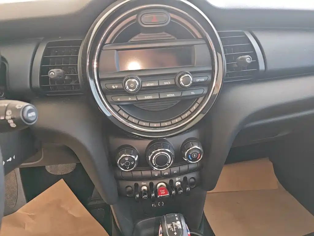 MINI 2016 1.2T ONE Avant-Garde купить на сайте DeffCars