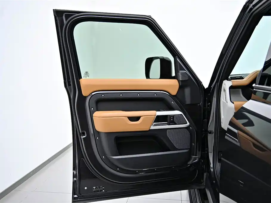 Land Rover Defender 2024 110 3.0T P400 X-DYNAMIC HSE купить на сайте DeffCars