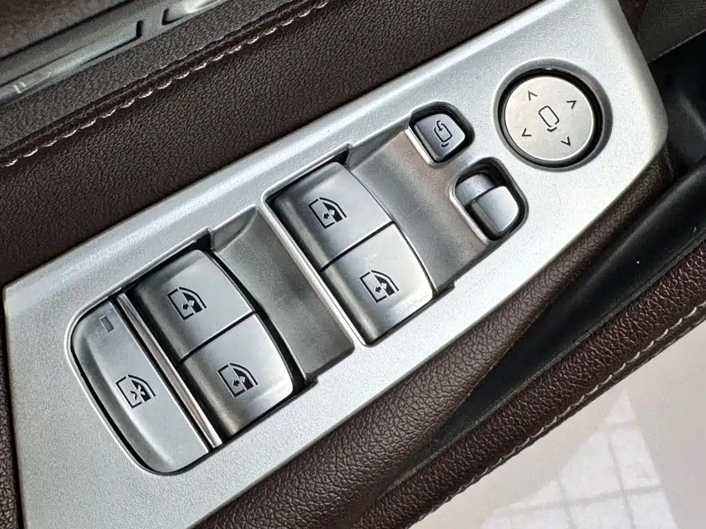 BMW 5 Series 2022 Facelift 2 530Li Exclusive M Sports Package купить на сайте DeffCars