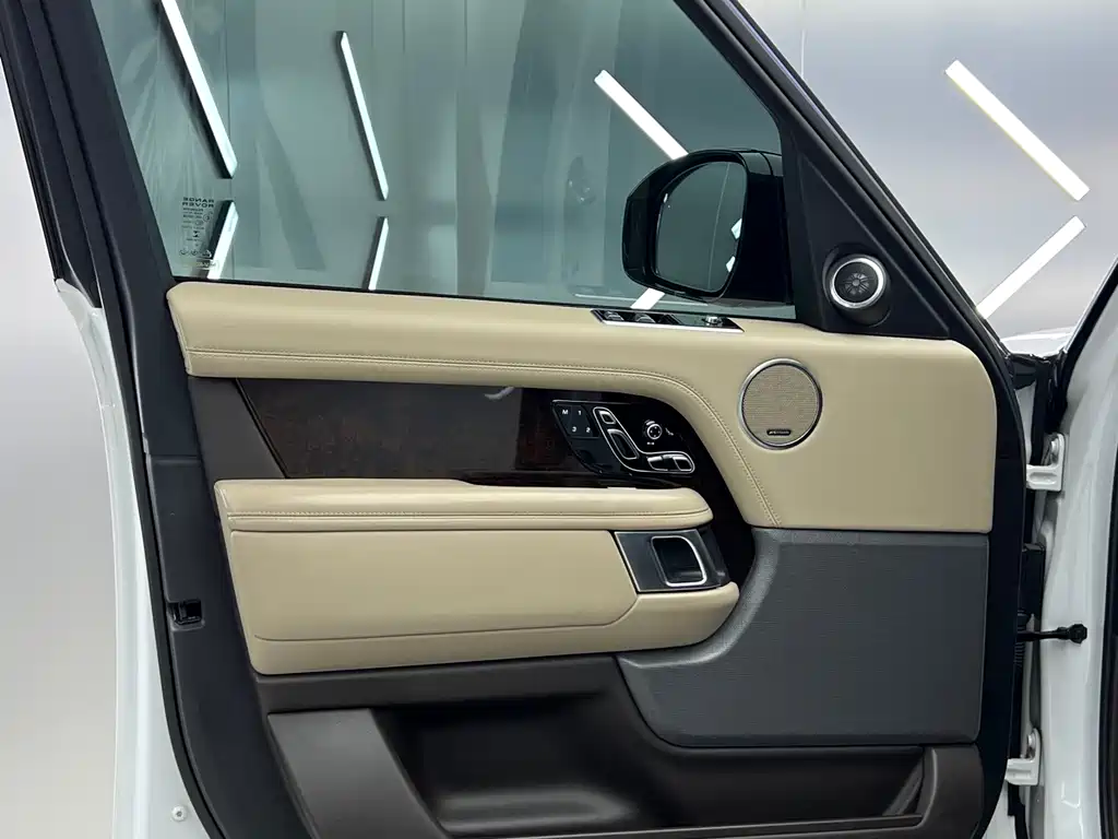 Range Rover 2021 3.0 L6 Legend Extended Classic Edition купить на сайте DeffCars