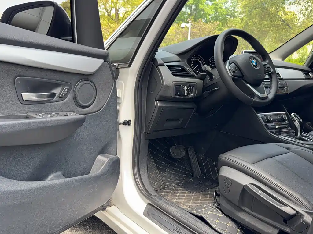 BMW 2 Series Multipurpose Station Wagon 2018 220i Leading Model купить на сайте DeffCars