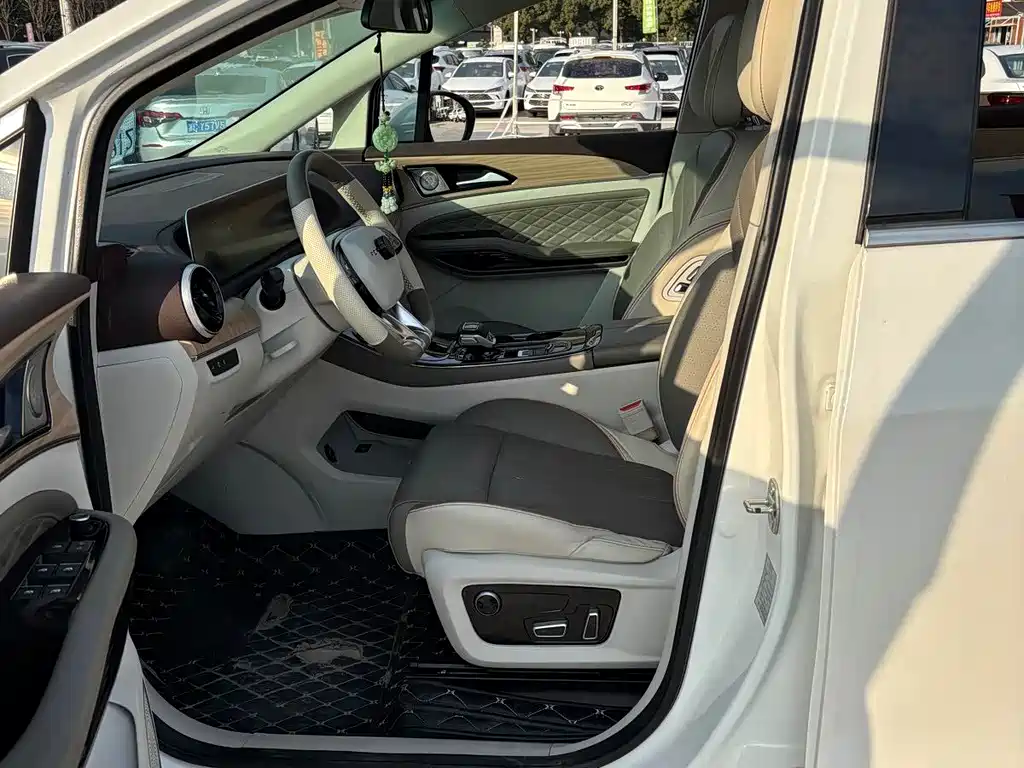 Fengxing Yacht 2022 1.5T DCT Wave Chasing Edition купить на сайте DeffCars