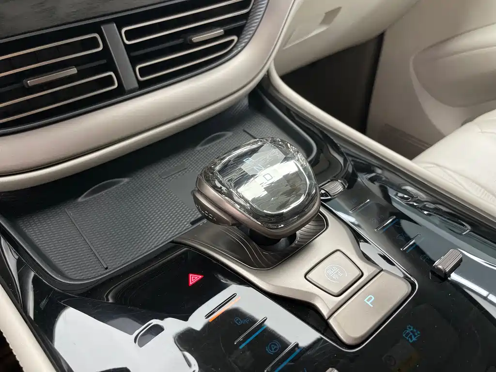Denza D9 2022 DM-i 1040 Premium Type купить на сайте DeffCars