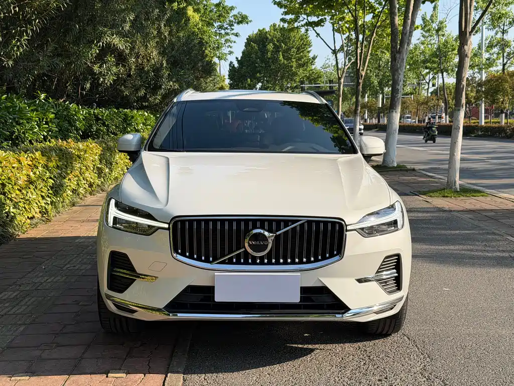Volvo XC60 2023 B5 four-wheel drive Zhiyi Luxury Edition купить на сайте DeffCars