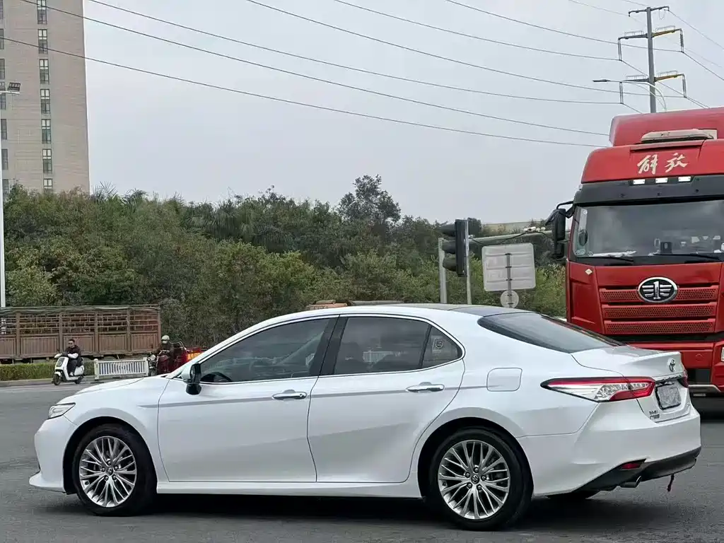Camry 2018 2.5G Deluxe Edition купить на сайте DeffCars