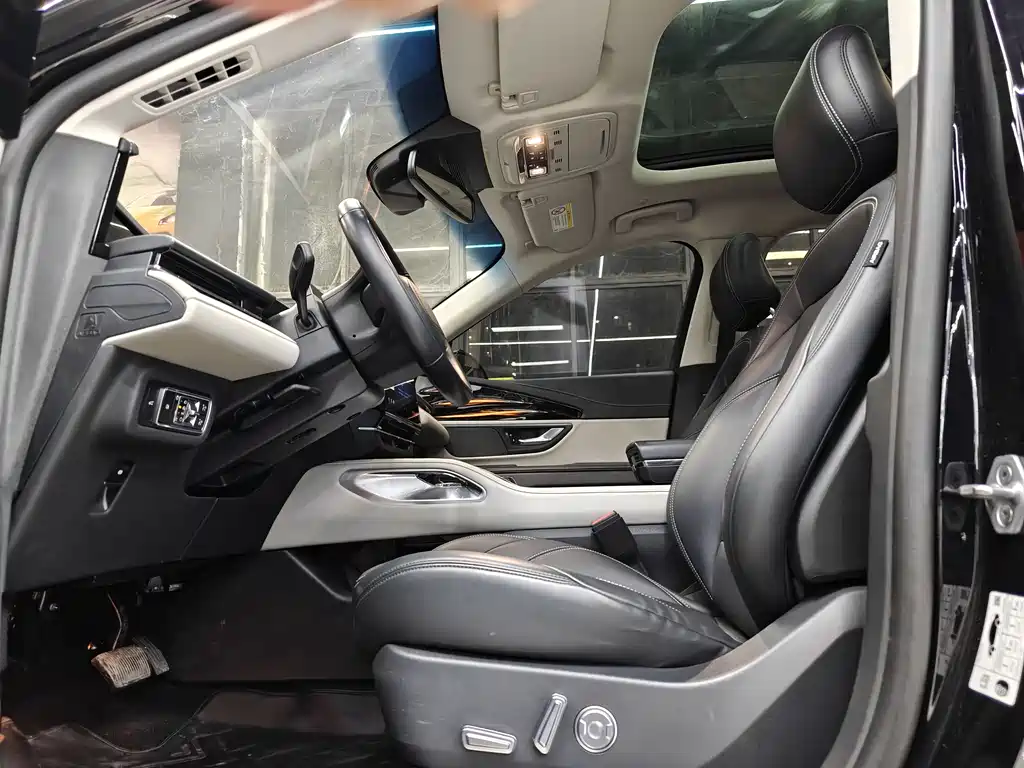 Voyager 2023 2.0T four-wheel drive premium version купить на сайте DeffCars