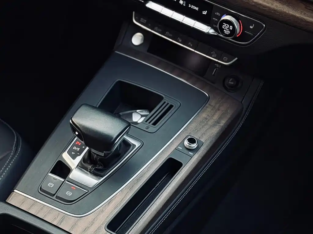Audi Q5L 2022 facelift 45T luxury and elegant model купить на сайте DeffCars