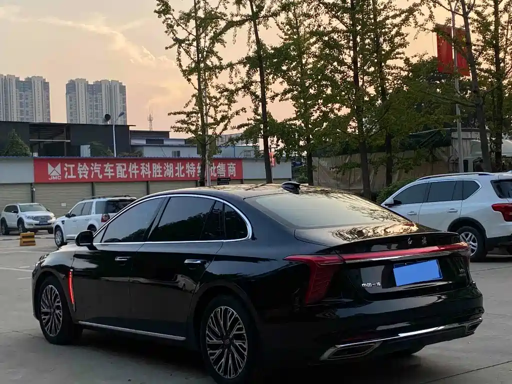 Hongqi H5 2023 2.0T Automatic Zhilianqichang Edition купить на сайте DeffCars