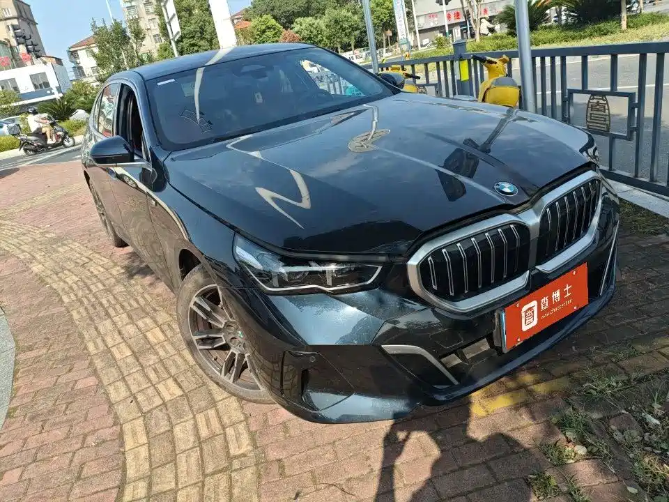 BMW 5 Series 2025 525Li M Sports Package купить на сайте DeffCars