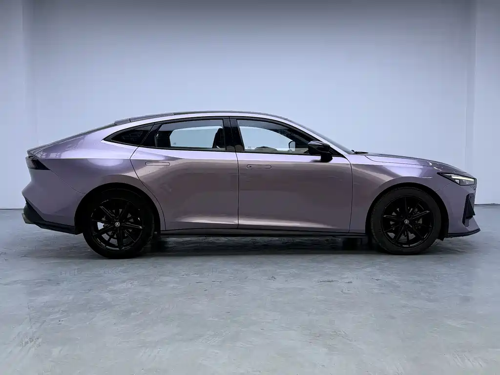 Changan UNI-V 2022 1.5T premium model купить на сайте DeffCars