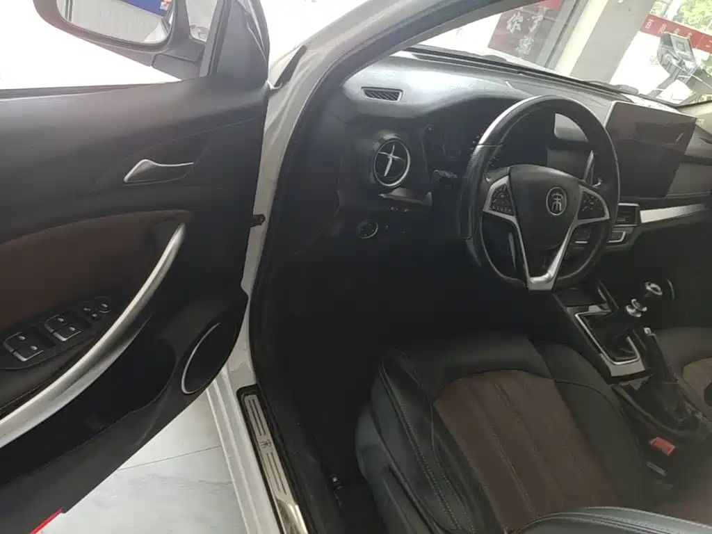 Song 2019 1.5TI manual smart connected hypermobility model купить на сайте DeffCars