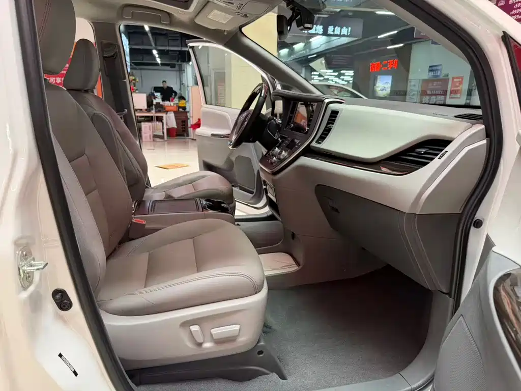 SIENNA 2015 3.5L 2WD LE купить на сайте DeffCars