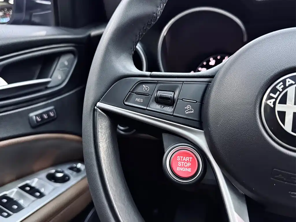 Stelvio 2017 2.0T 200HP Deluxe Edition купить на сайте DeffCars