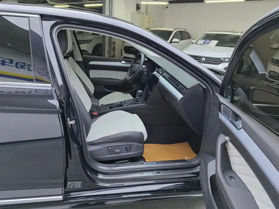 Magotan 2025 model 330TSI DSG luxury model купить на сайте DeffCars
