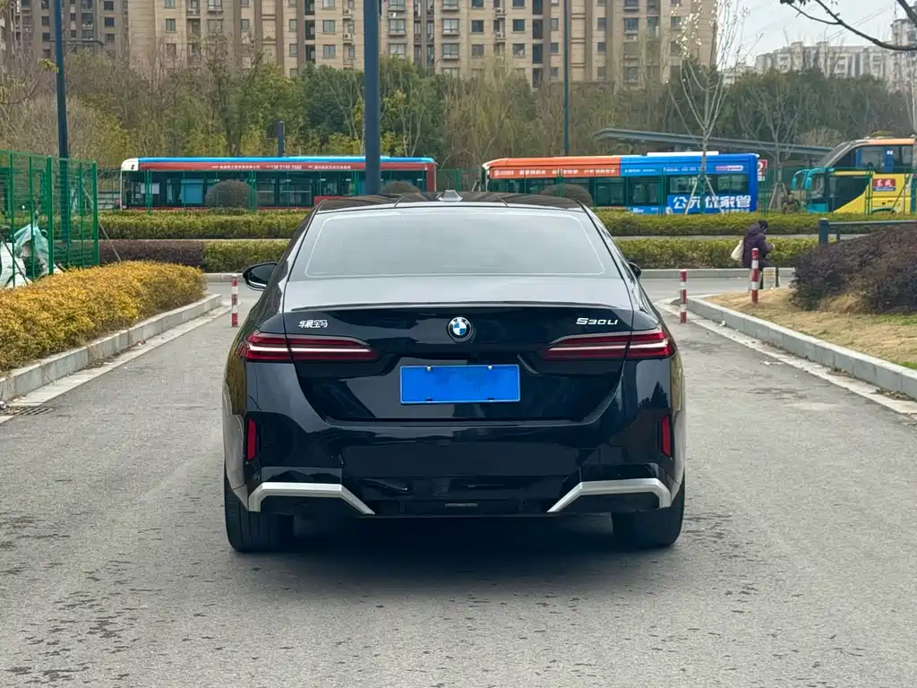 BMW 5 Series 2024 525Li M Sports Package купить на сайте DeffCars