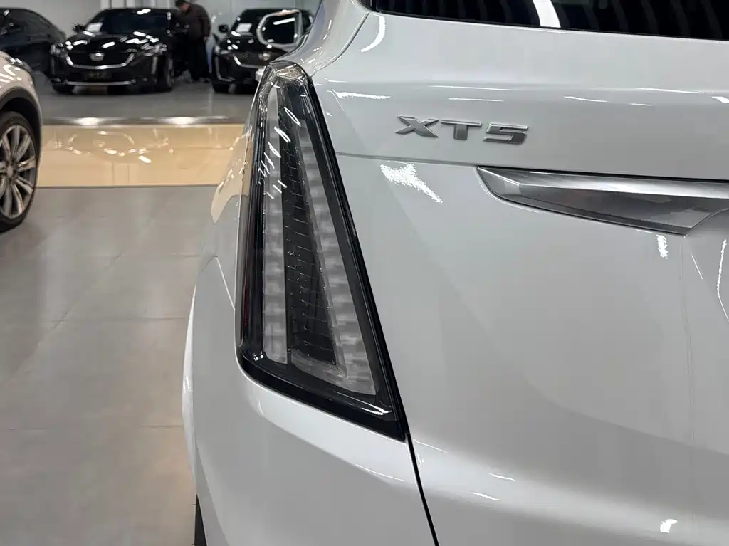 Cadillac XT5 2022 2.0T four-wheel drive luxury model (Hummingbird version) купить на сайте DeffCars