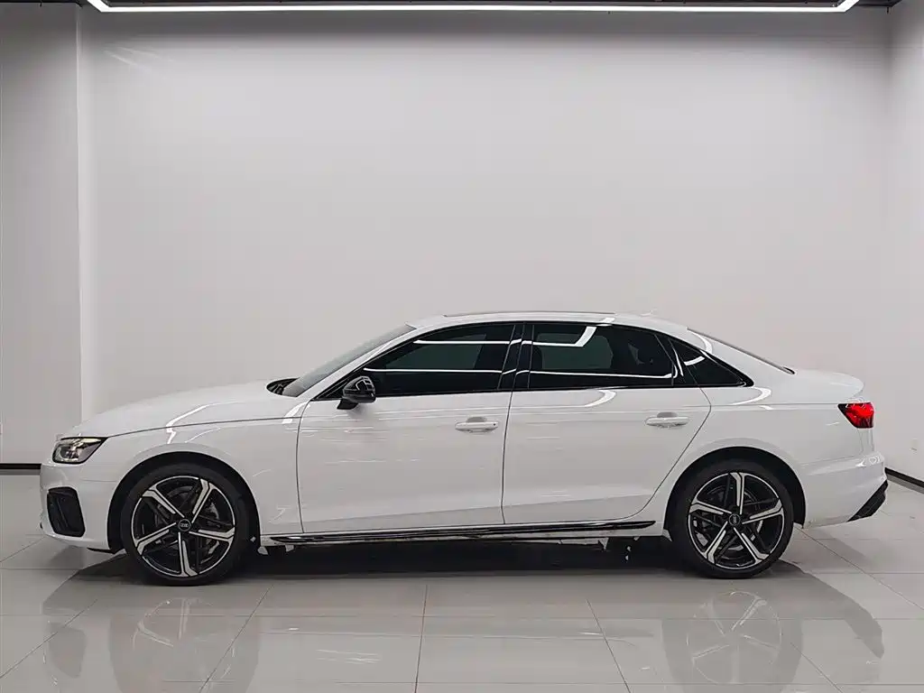Audi A4L 2025 model 2 million Yuexiang version 40 TFSI luxury and dynamic model купить на сайте DeffCars