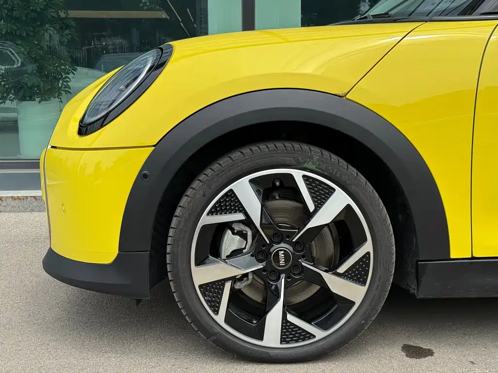 Mini 2025 2.0T Cooper S Artist Five Door Edition купить на сайте DeffCars