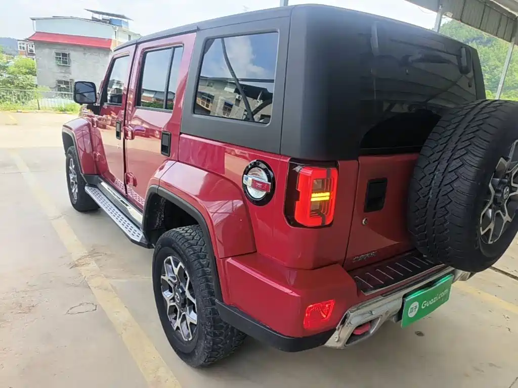 Beijing Off-Road BJ40 2019 PLUS 2.3T automatic four-wheel drive flagship version National VI купить на сайте DeffCars