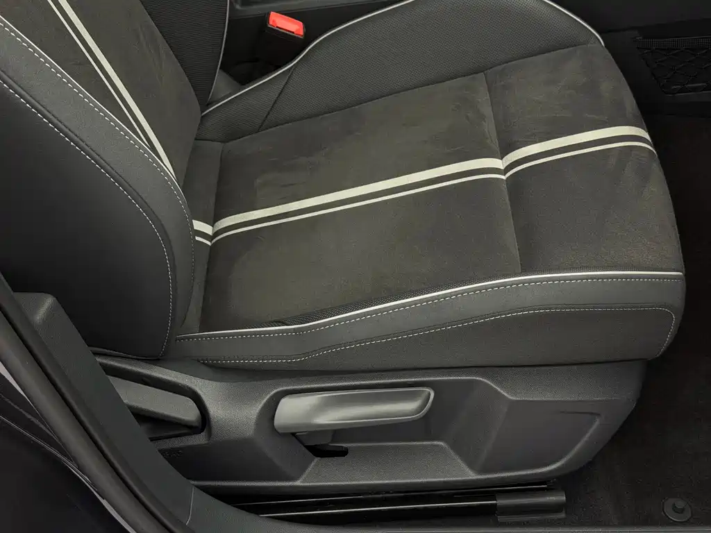 Golf 2023 280TSI DSG R-Line Lite купить на сайте DeffCars