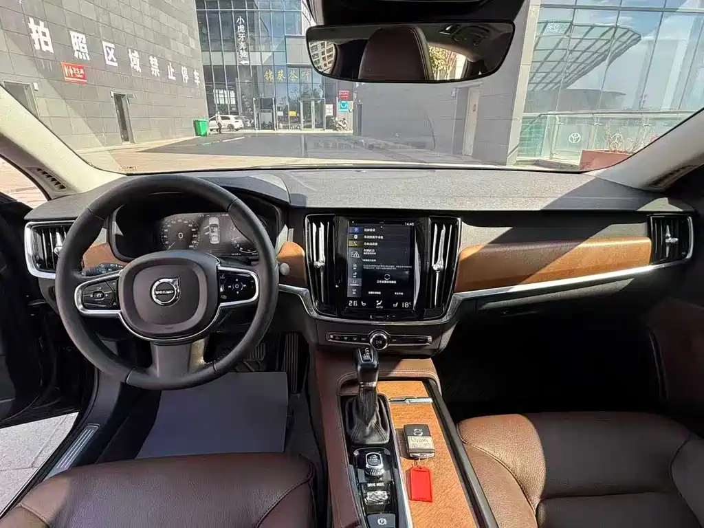 Volvo S90 2020 T5 Zhiyi Luxury Edition купить на сайте DeffCars