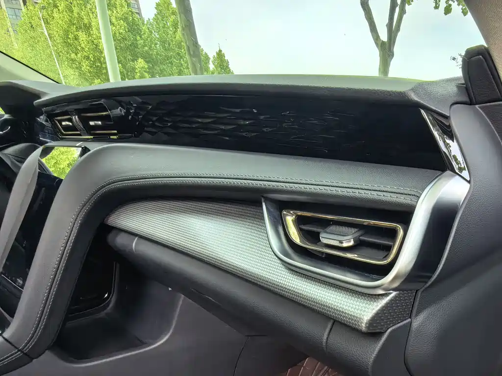 Hongqi H5 2023 2.0T Automatic Intelligent Connected Flag Edition купить на сайте DeffCars
