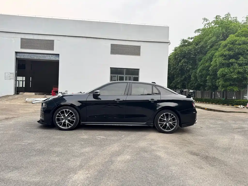 Lynk & Co 03 2019 2.0TD Automatic Pro Edition купить на сайте DeffCars