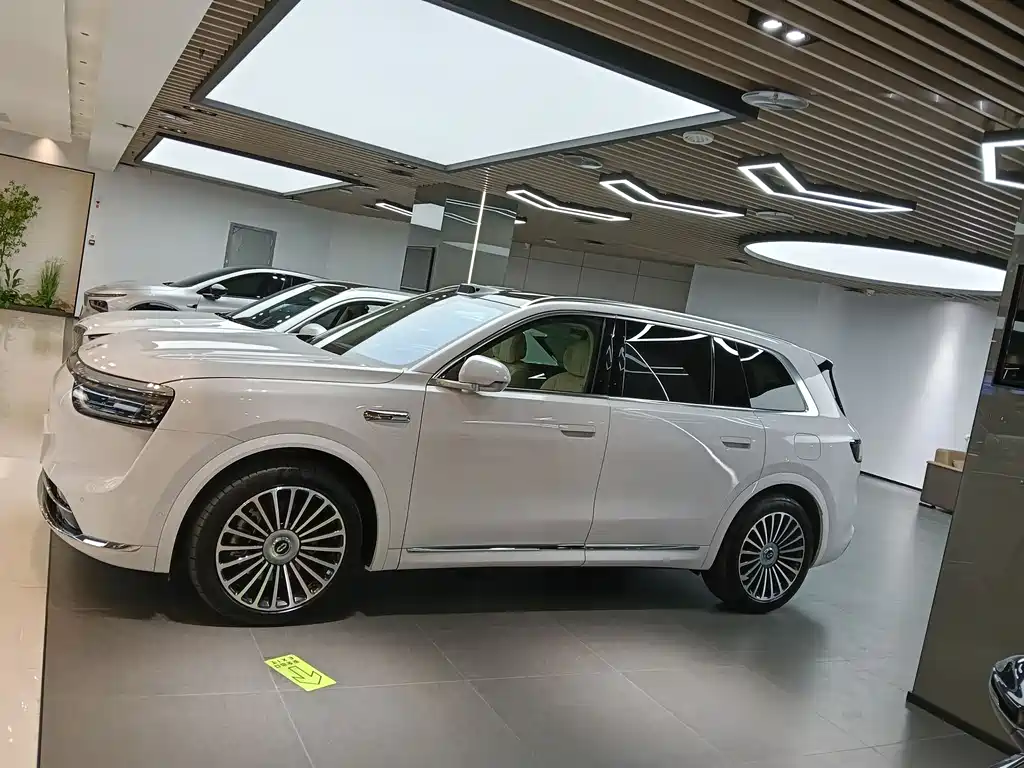 Wenjie M8 2025 extended range Max version 37kWh 6-seater version (192-line lidar) купить на сайте DeffCars
