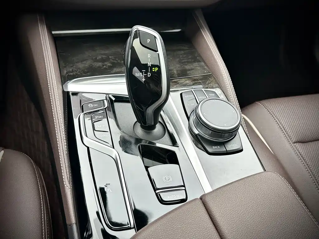 BMW 5 Series 2021 525Li Luxury Package купить на сайте DeffCars