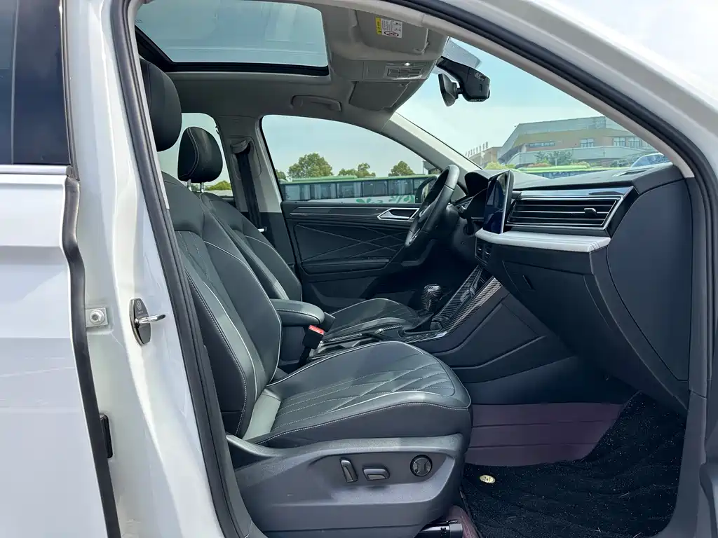 Tiguan L 2024 Outstanding Model 330TSI Automatic Two-wheel Drive R-Line Longyao Edition купить на сайте DeffCars