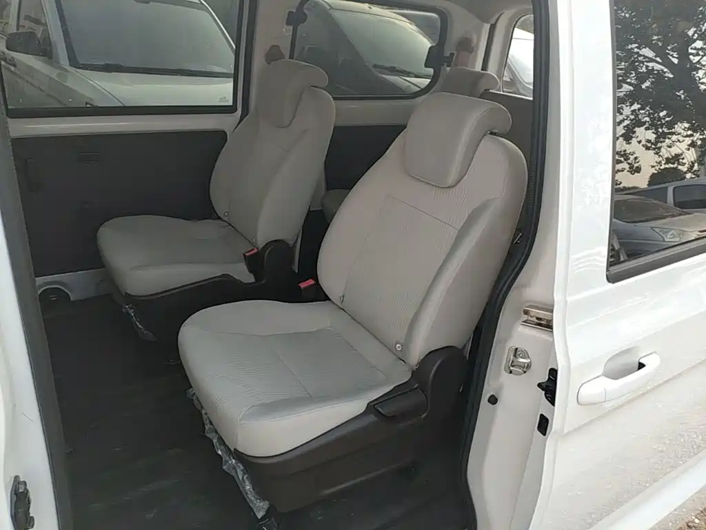 Wuling Hongguang V 2022 1.5L Enjoyable Edition Electric Power Assist LAR купить на сайте DeffCars