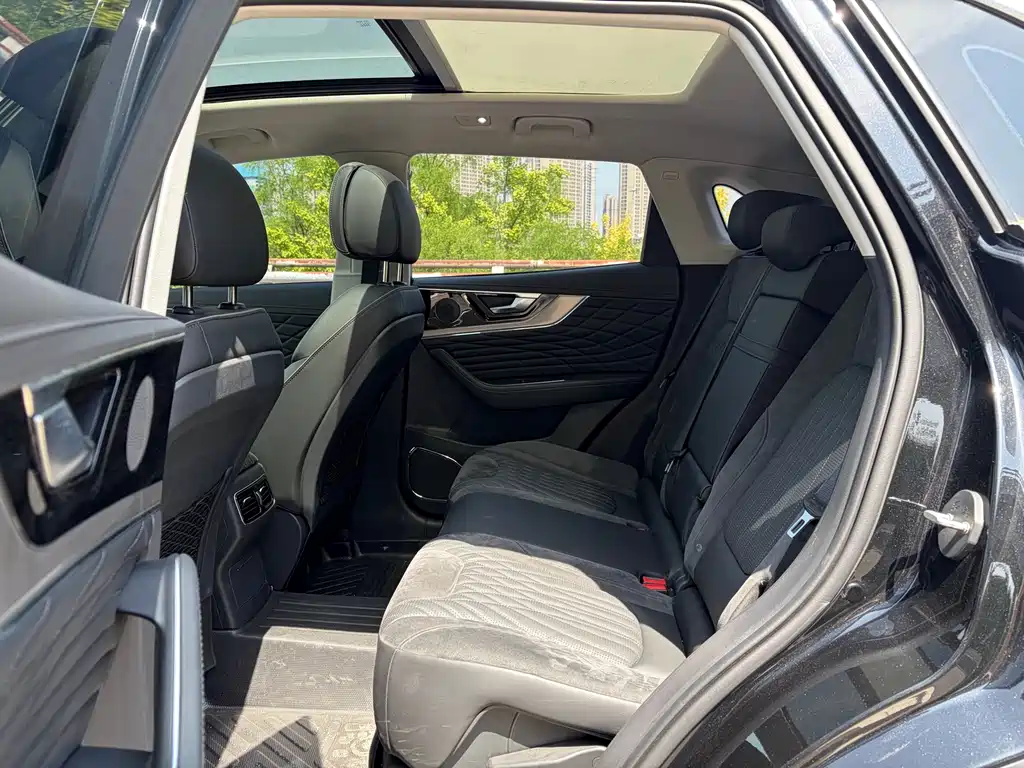 Hongqi HS5 2022 2.0T Zhilian Flagship Edition купить на сайте DeffCars