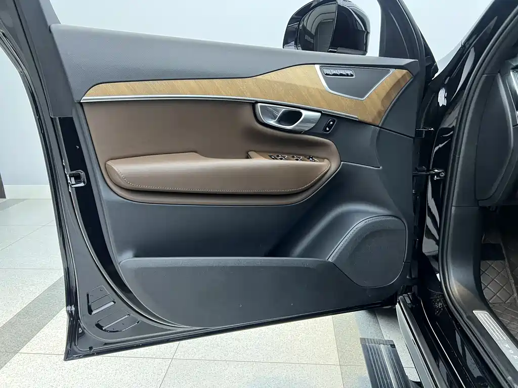 Volvo XC90 2024 B6 Zhiyi Luxury Edition 7 seats купить на сайте DeffCars
